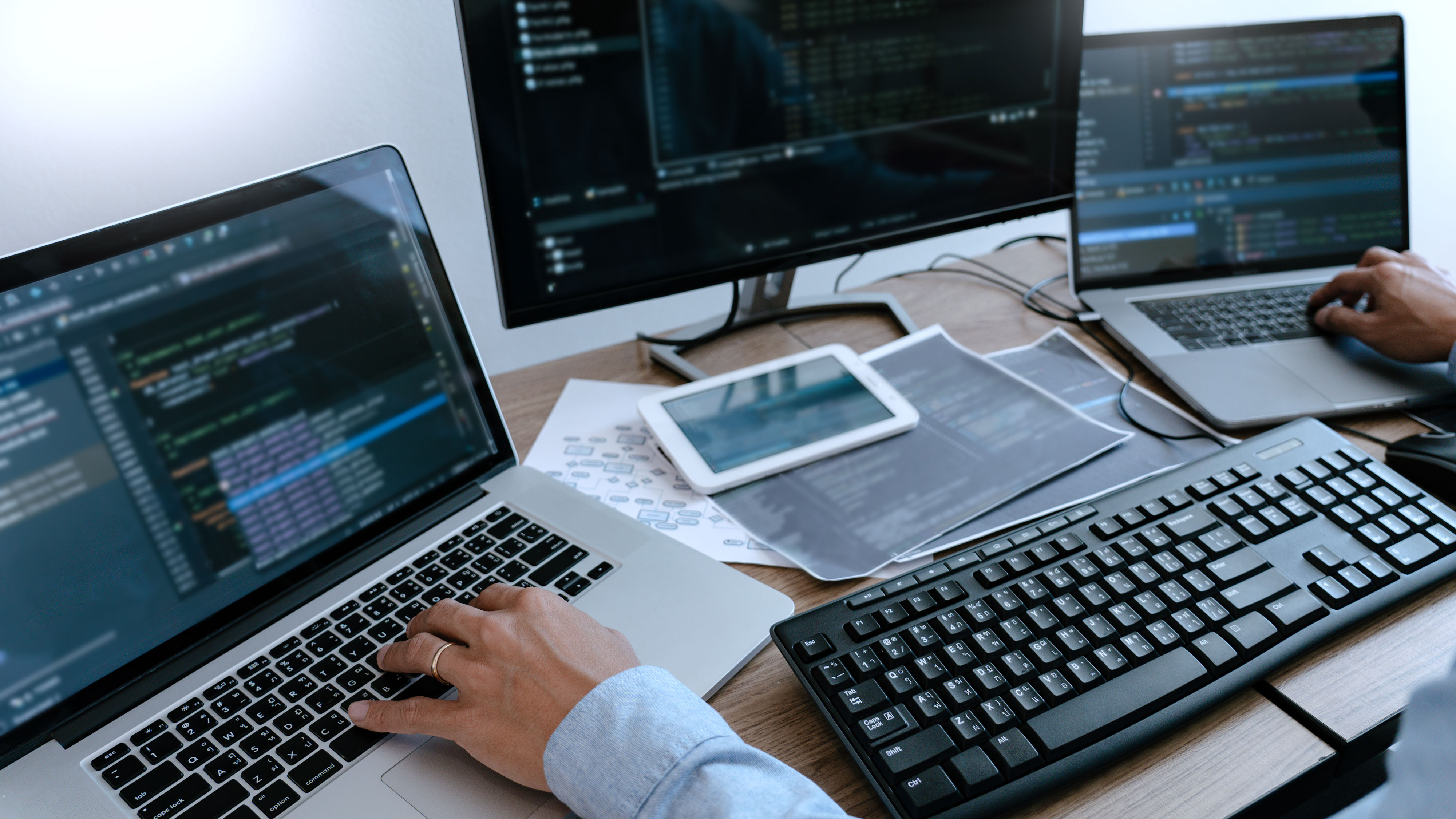 Friendly IT technician in a small business office discussing solutions with a client across a desk, natural daylight, trusting atmosphere